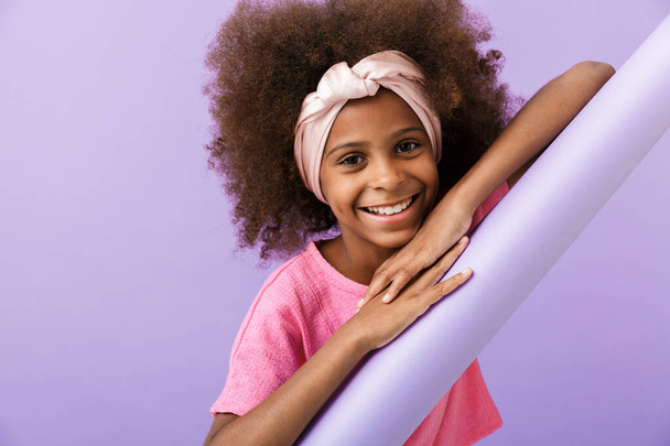 Cheery young pleased african girl kid - Фото, зображення