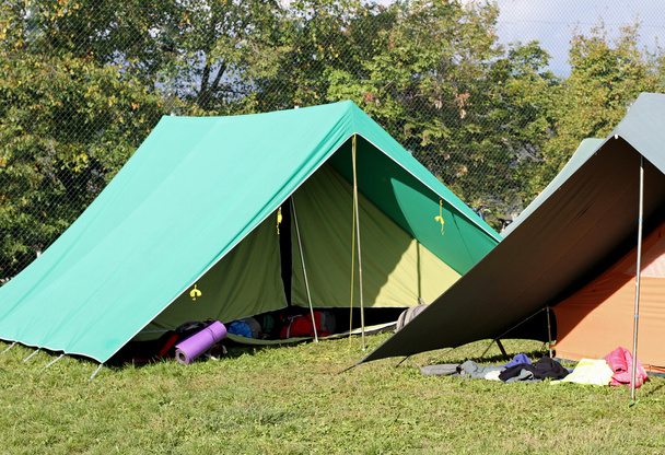 Canadese tenten opgezet in een boy scout camp - Foto, afbeelding