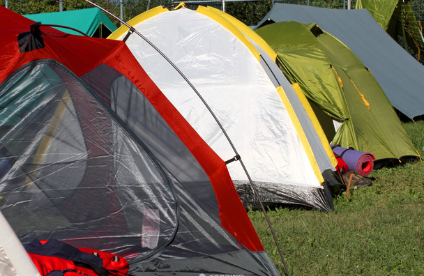 tendas onde eles dormem pessoas
 - Foto, Imagem