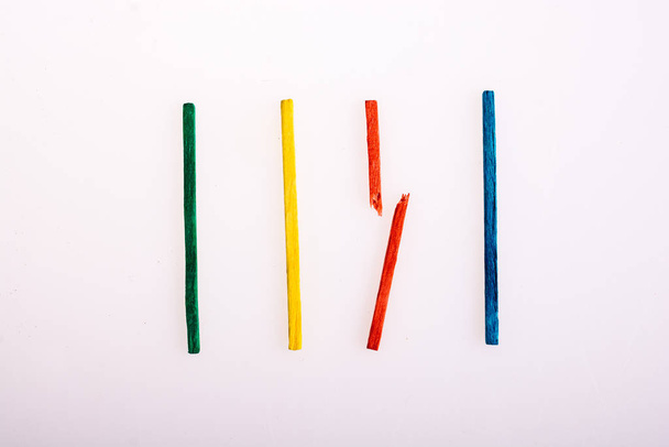 Colorful sticks with broken one in the middle - Zdjęcie, obraz