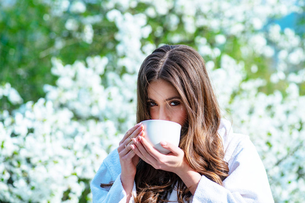 Good Morning. Spring woman fashion concept. Morning coffee. Spring concept. - Foto, immagini
