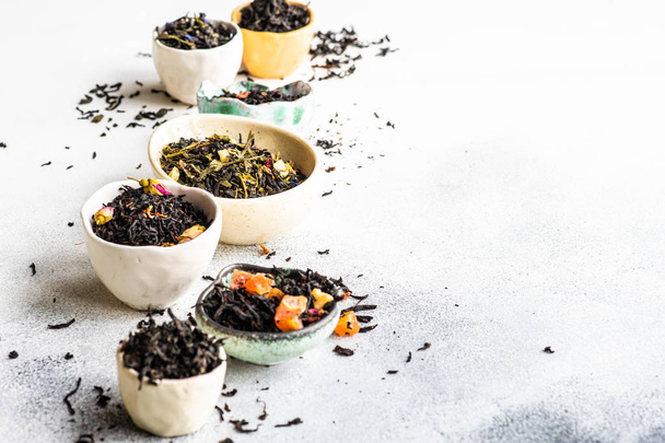 variedades de chá no fundo de pedra
 - Foto, Imagem