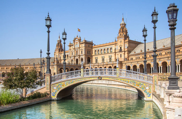Bruggen van Plaza de Espana, Sevilla, Spanje - Foto, afbeelding