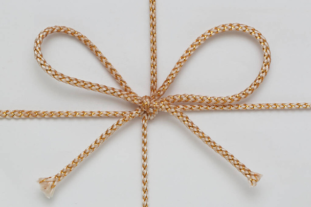 Gold String Bow - Foto, afbeelding