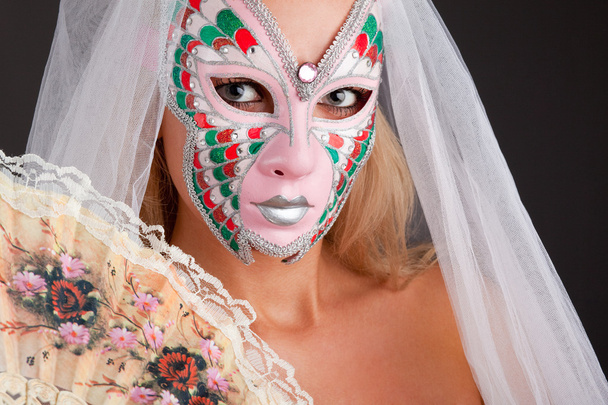 カーニバル マスク身に着けている美しい若い女性 - 写真・画像