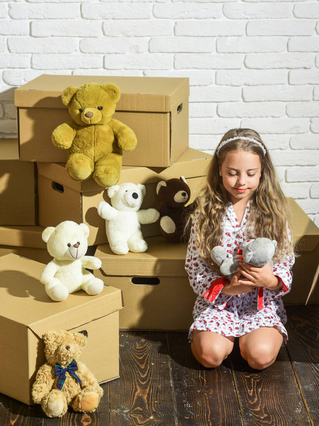 Convenience meets luxury. happy child cardboard box. purchase of new habitation. playing into new home. new apartment. Cardboard boxes - moving to new house. happy little girl with toy - Fotografie, Obrázek