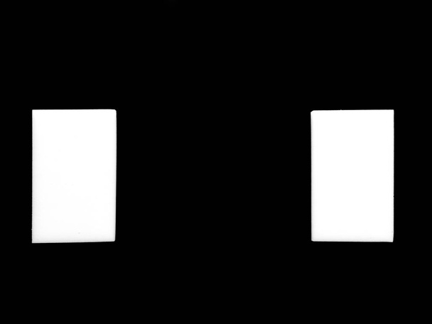          két fehér téglalap fekete alapon                            - Fotó, kép