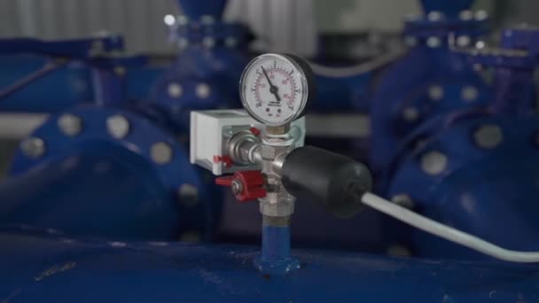 Medida de la presión del agua
 - Metraje, vídeo