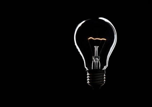 Burning light burp. Symbol for bright ideas. Lots of black copy space - Foto, afbeelding