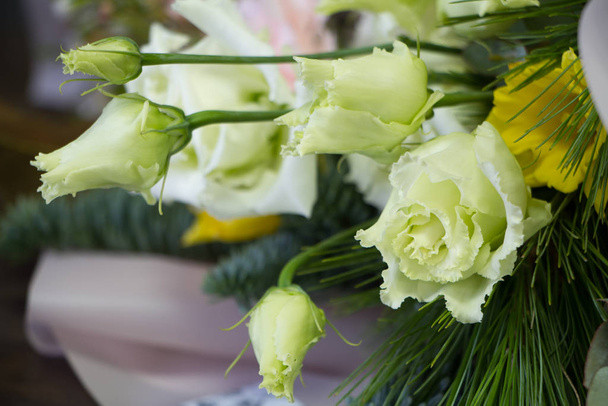 Dettaglio primo piano di bouquet originale in stile vintage su sfondo scuro, focus selettivo
 - Foto, immagini