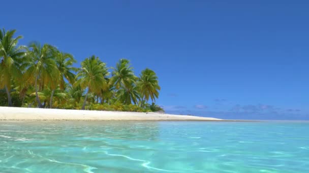 ESPACE COPY : Vue pittoresque sur l'océan pur et l'île exotique idyllique. - Séquence, vidéo