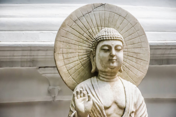 Colombo / Srilanka 27. prosince 2019: Buddhova socha v chrámu Gangaramaya v Colombu, Srilanka - Fotografie, Obrázek
