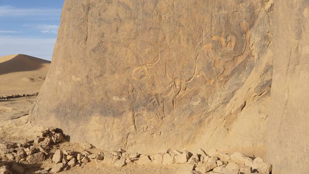 Ancient rock art in Sahara Desert - Foto, Imagen