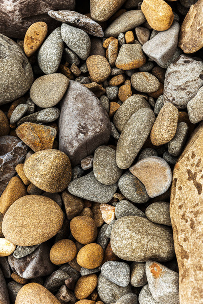Várias rochas à beira-mar de textura agrupadas
 - Foto, Imagem