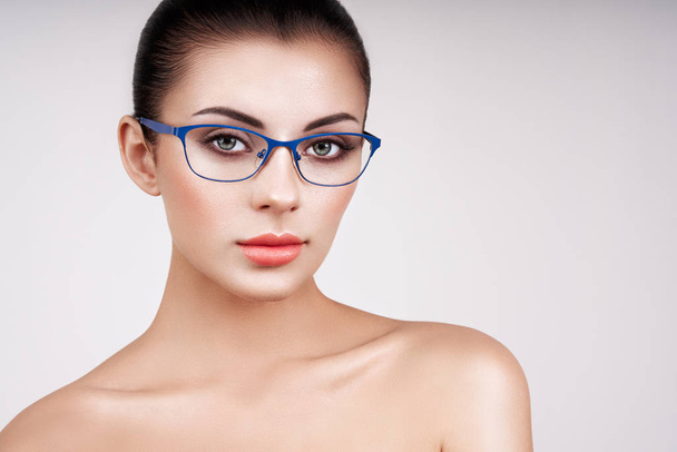 Woman with long eyelashes in eyeglasses - Fotografie, Obrázek
