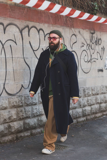 Fashionable man during Milan Men's Fashion Week - Φωτογραφία, εικόνα