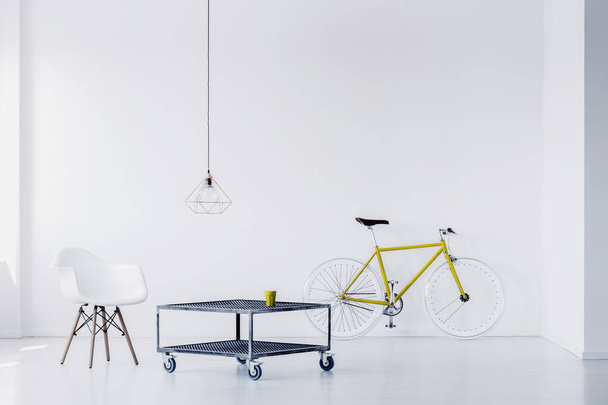 Bike in a modern daily room interior. Empty wall, place your graphic - Fotoğraf, Görsel
