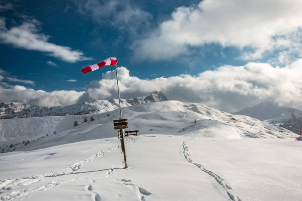 Windzak in de Alpen - Foto, afbeelding