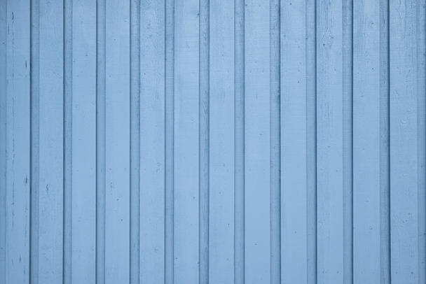 Időjárásos fa kék festett fal - Fotó, kép