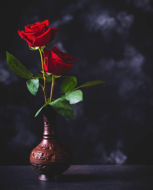Two Red Roses in a Vase - 写真・画像