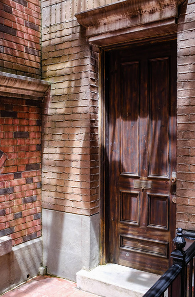 vintage American style red brick building wood gate view - Foto, Imagen