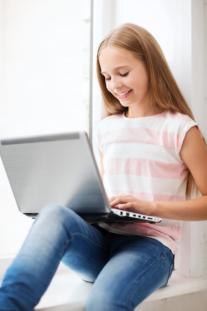 Girl with laptop pc at school - Zdjęcie, obraz