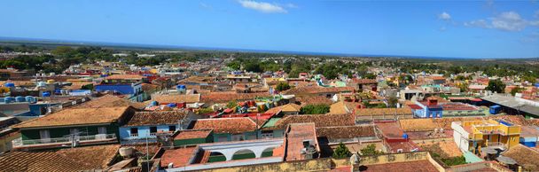 カラフルな家で、トリニダードのキューバの都市のパノラマ。世界遺産です。. - 写真・画像