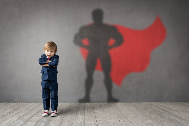 Child dreams of becoming a superhero - Foto, Imagem