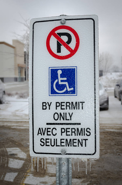 Περιορισμένη ανάπηρος στάθμευσης Είσοδος το χειμώνα - Φωτογραφία, εικόνα