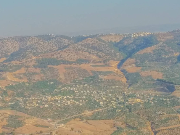 Widok Syryjskiej Republiki Arabskiej z Wzgórz Golan na granicy Izraela - Zdjęcie, obraz
