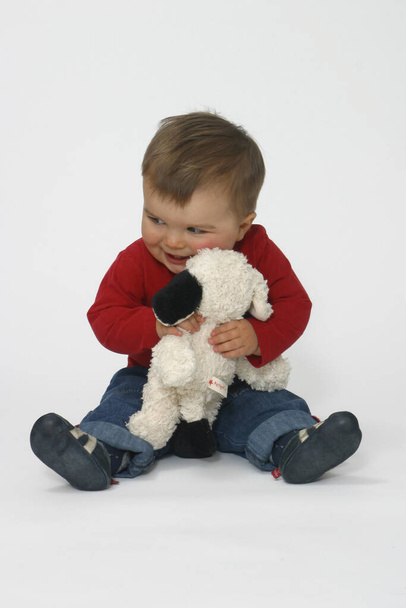 little boy playing with teddy bear - Φωτογραφία, εικόνα