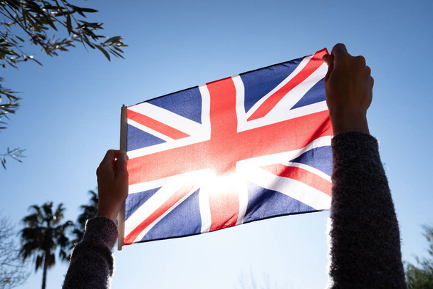 Protesta simbólica contra el Reino Unido maltratando su natio
 - Foto, Imagen