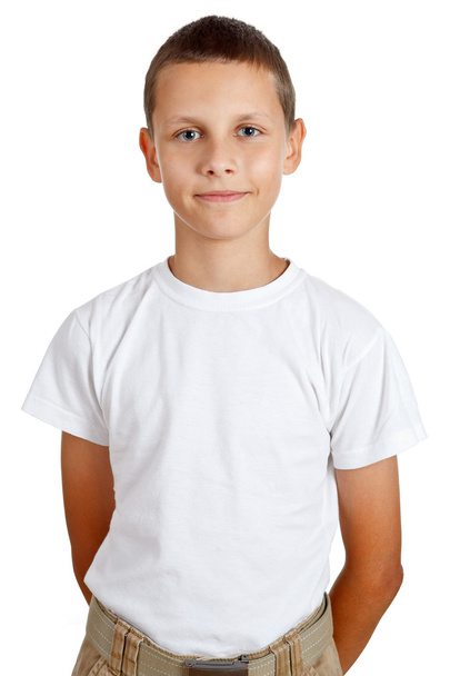 Niño en una camiseta wehite
 - Foto, imagen