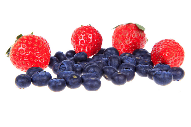 Blauwe bessen en aardbeien - Foto, afbeelding