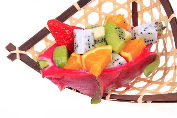 Dragon fruit, kiwi fruit, fraise et orange
 - Photo, image