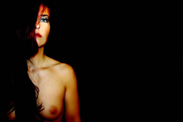 beautiful naked woman with red lips - Foto, Imagen