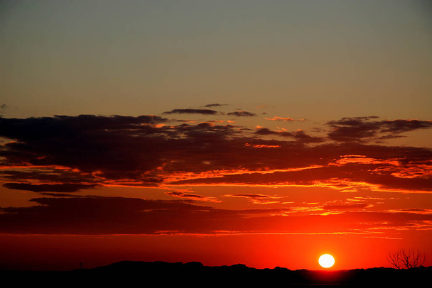 sunset in the badlands - Фото, зображення