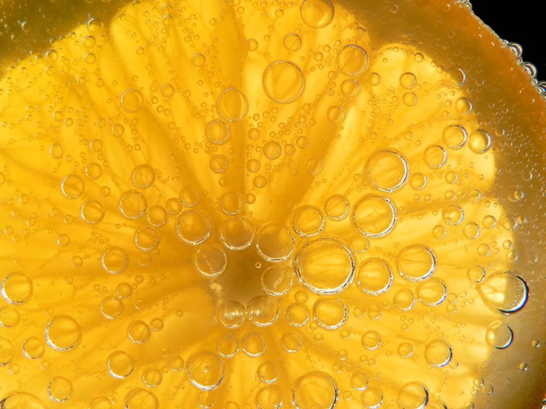 orange slice in mineral water - Fotoğraf, Görsel