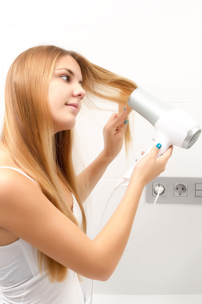 Segurando o cabelo
 - Foto, Imagem