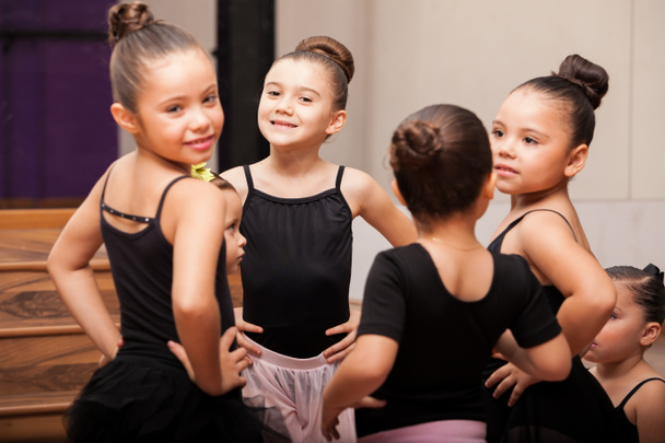 Pequenas meninas de ballet
 - Foto, Imagem