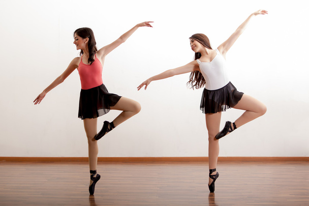 Bailarinas ensayando
 - Foto, imagen