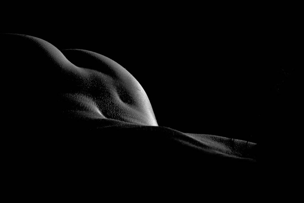 naked woman with black body on a dark background - Zdjęcie, obraz