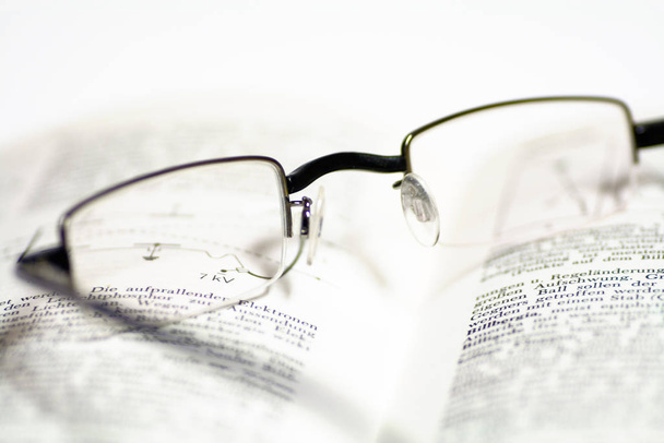 glasses and eyeglasses on a white background - Φωτογραφία, εικόνα