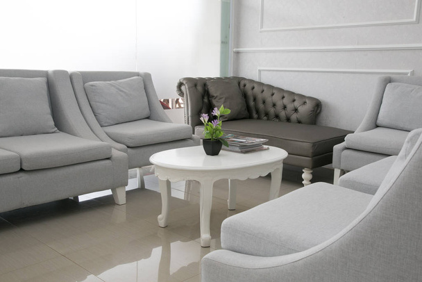 moderne geräumige Lounge oder Wohnzimmer - Foto, Bild