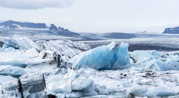 Icebergs em Jokulsarlon lagoa, sob Breidamerkurjokull geleira, Sudhurland, Islândia
 - Foto, Imagem