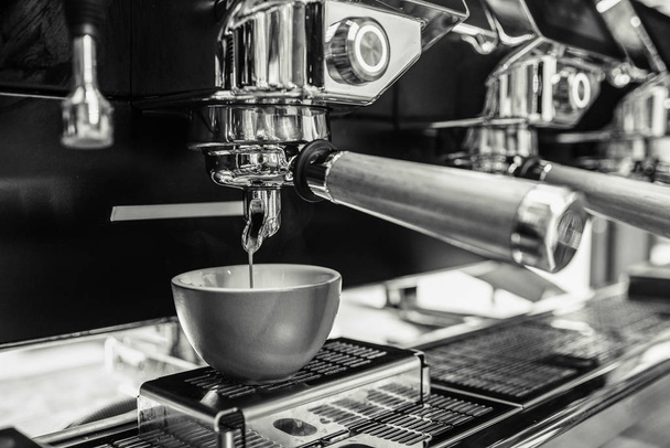 кава в кафе-барі
 - Фото, зображення