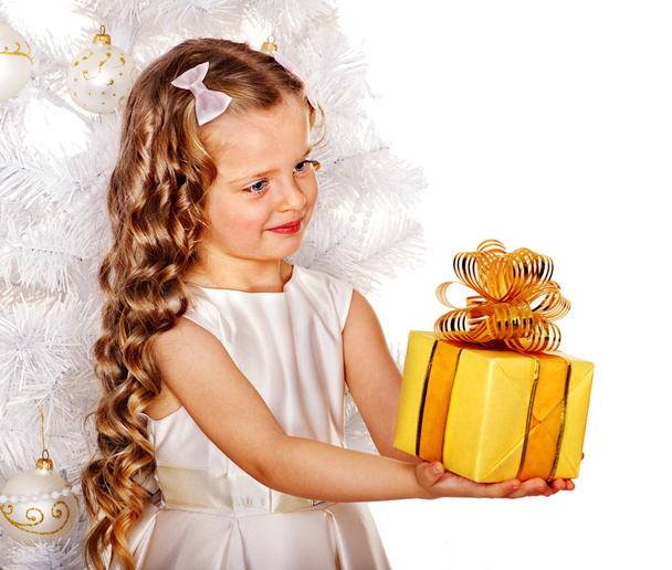 Child with gift box - Foto, imagen