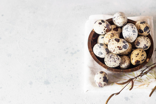 Spring Easter holiday. Zero waste Easter concept with traditional Easter decoration  quail eggs in a coconut bowl. Eco friendly lifestyle, copy space.  - Фото, зображення