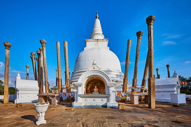 Thuparamaya est le premier temple bouddhiste au Sri Lanka. - Photo, image