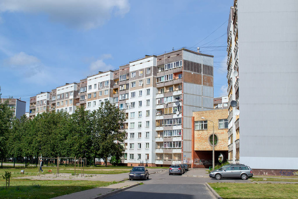 Edificio sovietico a Riga, Lettonia. Il vecchio hause pannello. - Foto, immagini